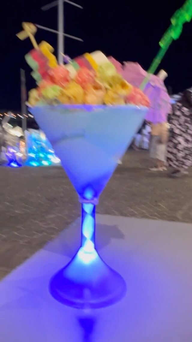 Don’t miss out on the Vivid fun! Purchase a candy drink  or a gelato bowl at Love Bomb Candy Cafe and receive a FREE light up flashing cup to brighten up your experience. But hurry limited stock available. Offer valid from 26 May to June 19 during Vivid